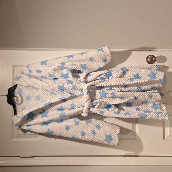 Fluffy robe with hood and tie belt - Picture 1 of 10